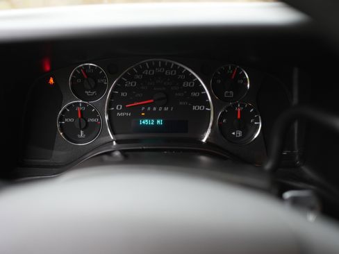 Used 2023 Chevrolet Express 2500 w/ Driver Convenience Package image 18