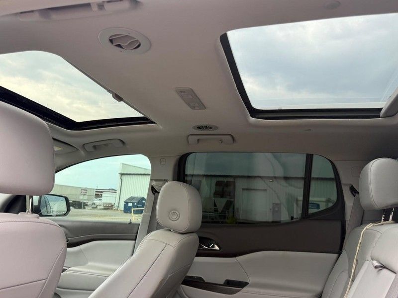 Used 2023 GMC Acadia SLT w/ Preferred Package AWD/4WD image 10