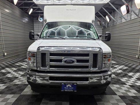 Used 2022 Ford E-350 and Econoline 350 Super Duty w/ Power Windows & Locks Group RWD image 4