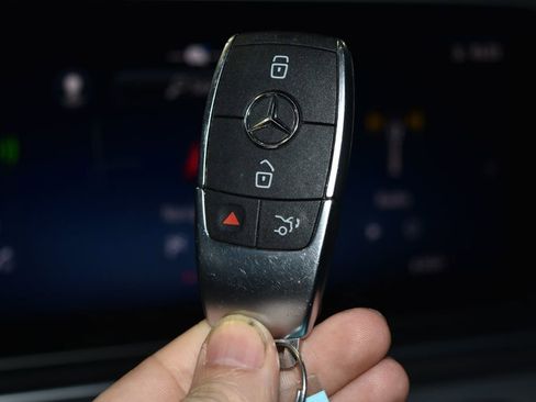 Used 2024 Mercedes-Benz GLE 450e 4MATIC image 19