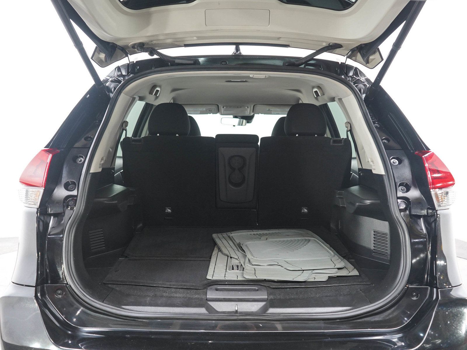 Used 2019 Nissan Rogue SV AWD/4WD image 16