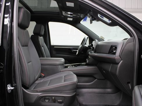 Used 2025 Chevrolet Tahoe RST image 32