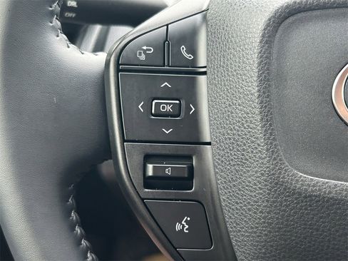 Used 2025 Toyota Prius LE image 33