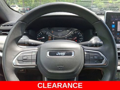 Used 2023 Jeep Compass Latitude AWD/4WD image 19