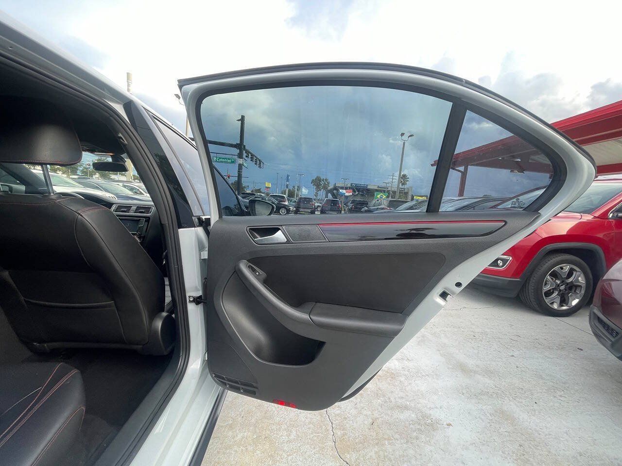 Used 2018 Volkswagen Jetta GLI FWD image 6