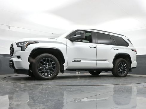 Used 2025 Toyota Sequoia Platinum AWD/4WD image 45