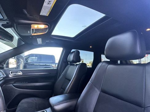 Used 2018 Jeep Grand Cherokee Altitude image 16