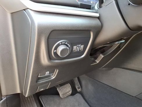 Used 2023 Jeep Grand Cherokee Altitude image 17