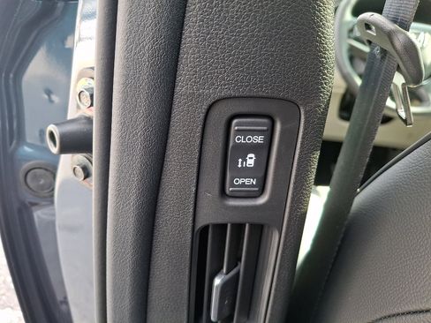 Used 2025 Honda Odyssey Elite image 14