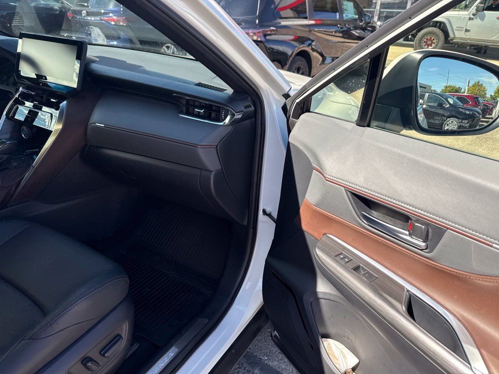Used 2022 Toyota Venza Limited w/ Advanced Technology Package AWD/4WD image 16