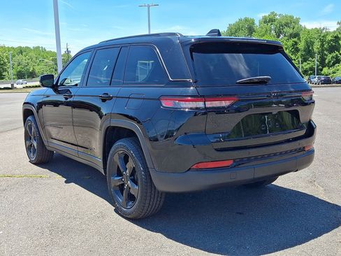 Used 2022 Jeep Grand Cherokee Altitude AWD/4WD image 23