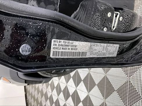 New 2026 Jeep Compass Latitude image 9