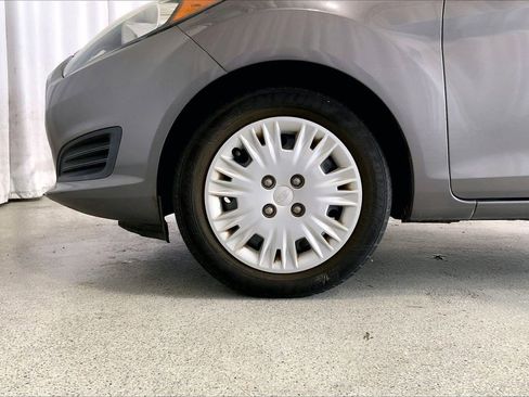 Used 2014 Ford Fiesta SE w/ SE Fuel Economy Package FWD image 6