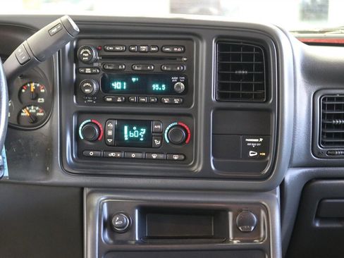 Used 2006 Chevrolet Silverado 2500 LT w/ Heavy-Duty Power Package image 87