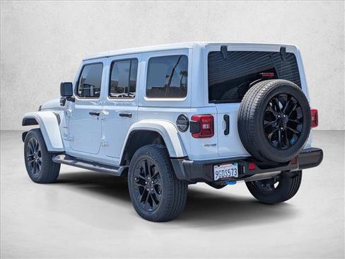 Used 2022 Jeep Wrangler Unlimited Sahara w/ Cold Weather Group AWD/4WD image 8