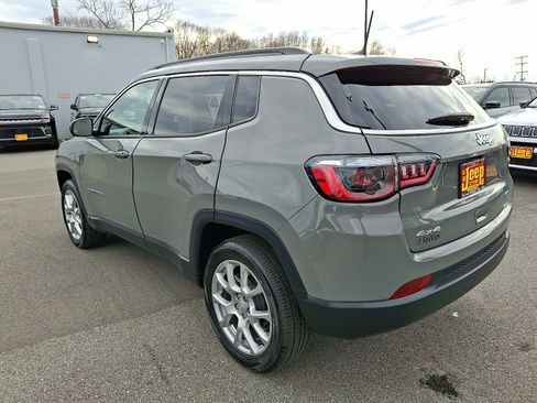 Used 2023 Jeep Compass Latitude w/ Sun and Sound Group image 4