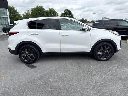 Used 2022 Kia Sportage LX w/ LX AWD Value Edition Package image 2