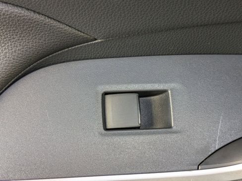 Used 2019 Toyota RAV4 LE image 26