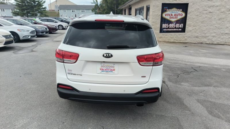 Used 2017 Kia Sorento FWD w/ LX Convenience Package image 4