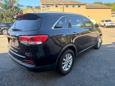 Used 2017 Kia Sorento FWD image 7