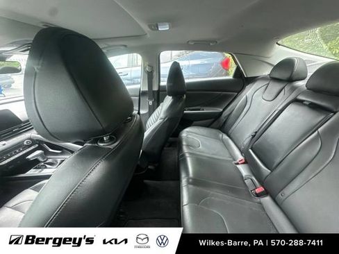Used 2022 Hyundai Elantra Limited FWD image 8