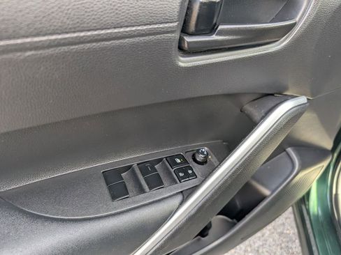 Used 2022 Toyota Corolla Cross LE image 9