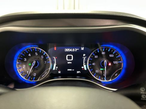 Used 2024 Chrysler Pacifica Touring-L FWD image 16