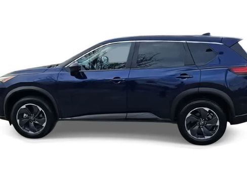 Used 2024 Nissan Rogue SV image 5