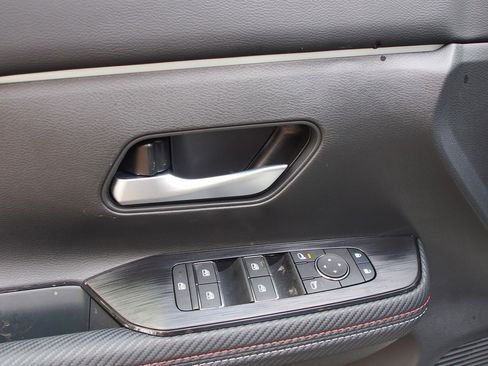 Used 2025 Nissan Kicks SR image 17