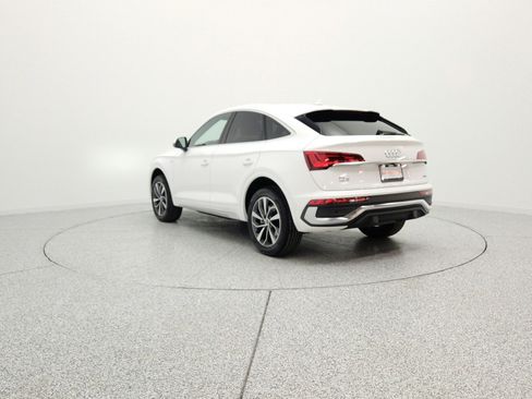 Used 2023 Audi Q5 2.0T Premium w/ Convenience Package AWD/4WD image 7