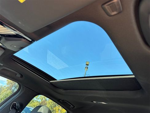 Used 2020 BMW 330i Sedan w/ Driving Assistance Package image 32