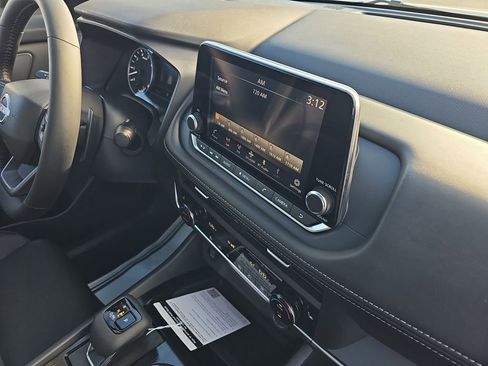 Used 2026 Nissan Rogue SV w/ SV Premium Package image 19