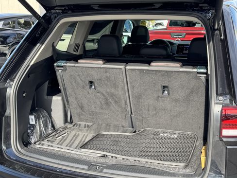 Used 2025 Volkswagen Atlas Peak Edition SE image 40