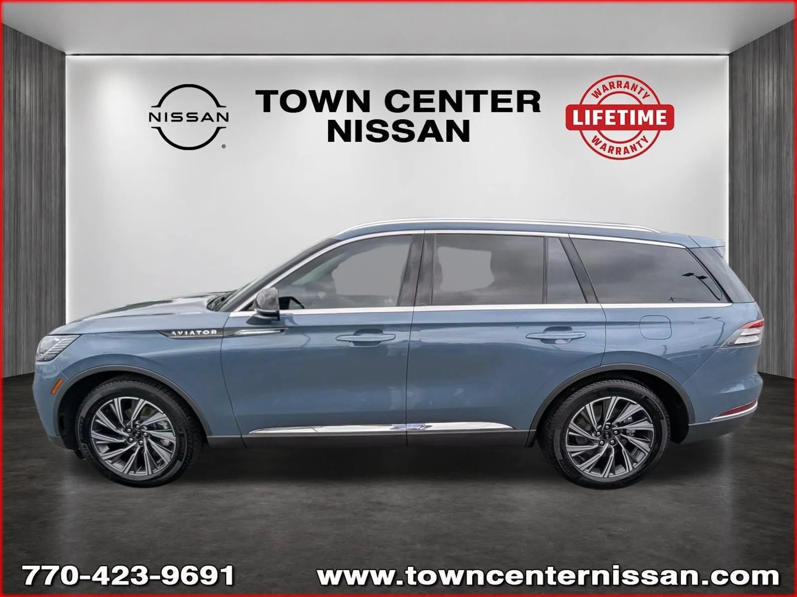 Used 2025 Lincoln Aviator 2WD image 4