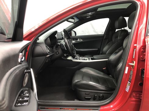 Used 2018 Kia Stinger GT2 image 12
