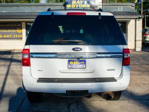 Used 2017 Ford Expedition XLT image 5