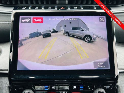 Used 2023 Jeep Grand Cherokee Limited w/ Luxury Tech Group II AWD/4WD image 12