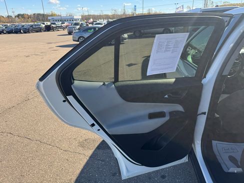 Used 2018 Chevrolet Equinox LT image 13