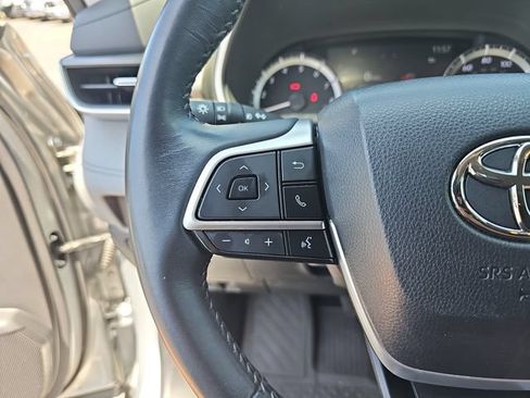 Used 2023 Toyota Highlander XLE FWD image 19