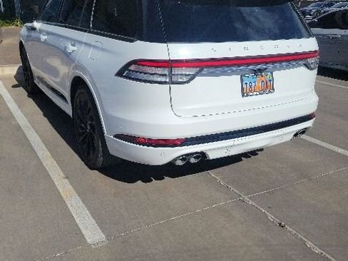 Used 2022 Lincoln Aviator Reserve w/ Equipment Group 201A AWD/4WD image 2