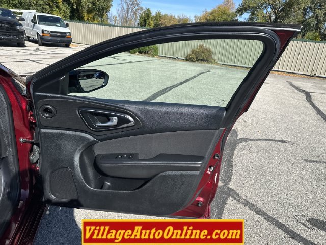 Used 2016 Chrysler 200 Limited FWD image 27