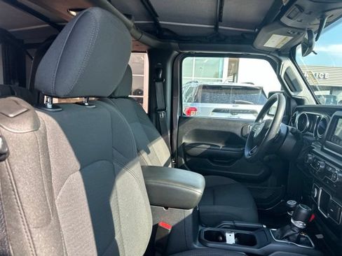 Used 2023 Jeep Wrangler Sport AWD/4WD image 9