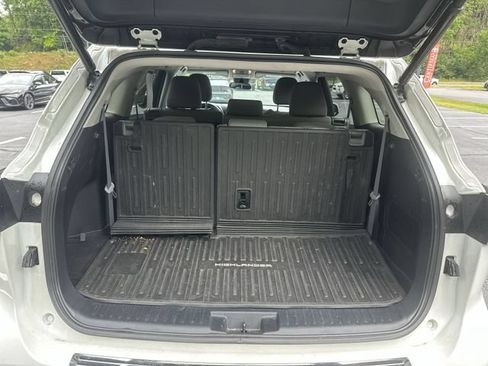 Used 2023 Toyota Highlander LE FWD image 22