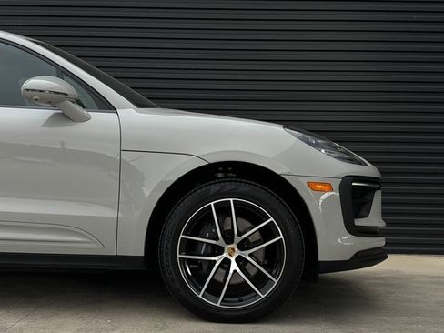 Certified 2025 Porsche Macan image 11