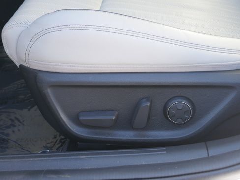 Used 2022 Genesis G70 3.3T image 13