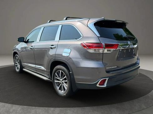 Used 2019 Toyota Highlander XLE AWD/4WD image 7