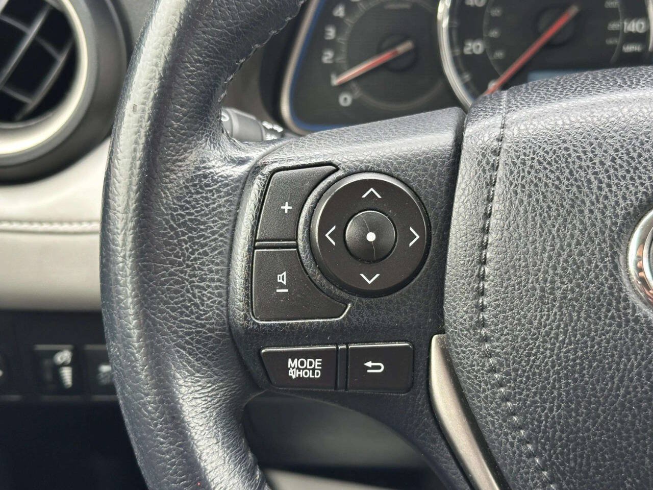 Used 2013 Toyota RAV4 Limited AWD/4WD image 26