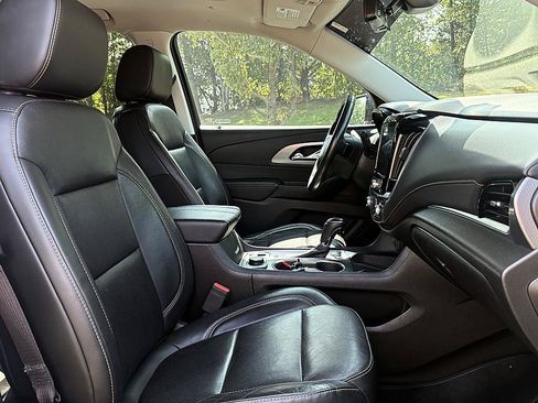 Used 2020 Chevrolet Traverse Premier w/ Redline Edition FWD image 13