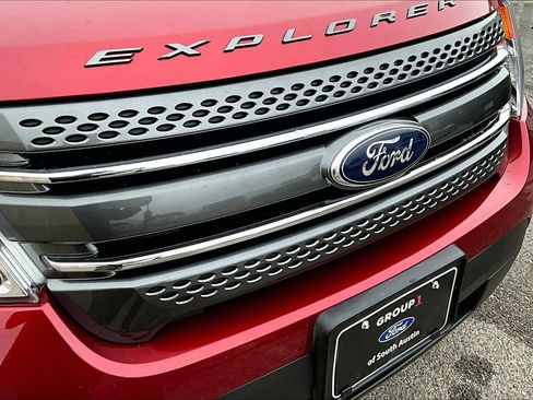 Used 2015 Ford Explorer XLT w/ Equipment Group 202A FWD image 30