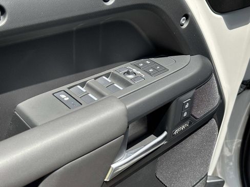 New 2026 Land Rover Defender 110 X-Dynamic SE AWD/4WD image 19